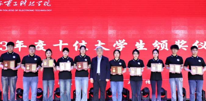 “微光成炬•薪火相传”我院学子在2023年度优秀大学生表彰大会中再获佳绩